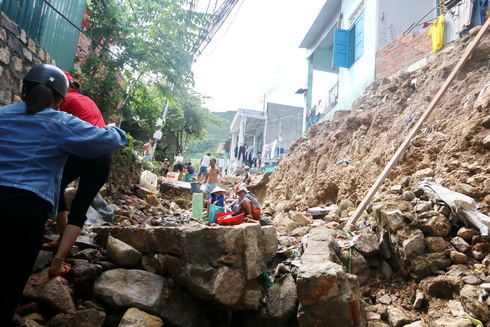 Tìm lại tài sản trong đống đổ nát
