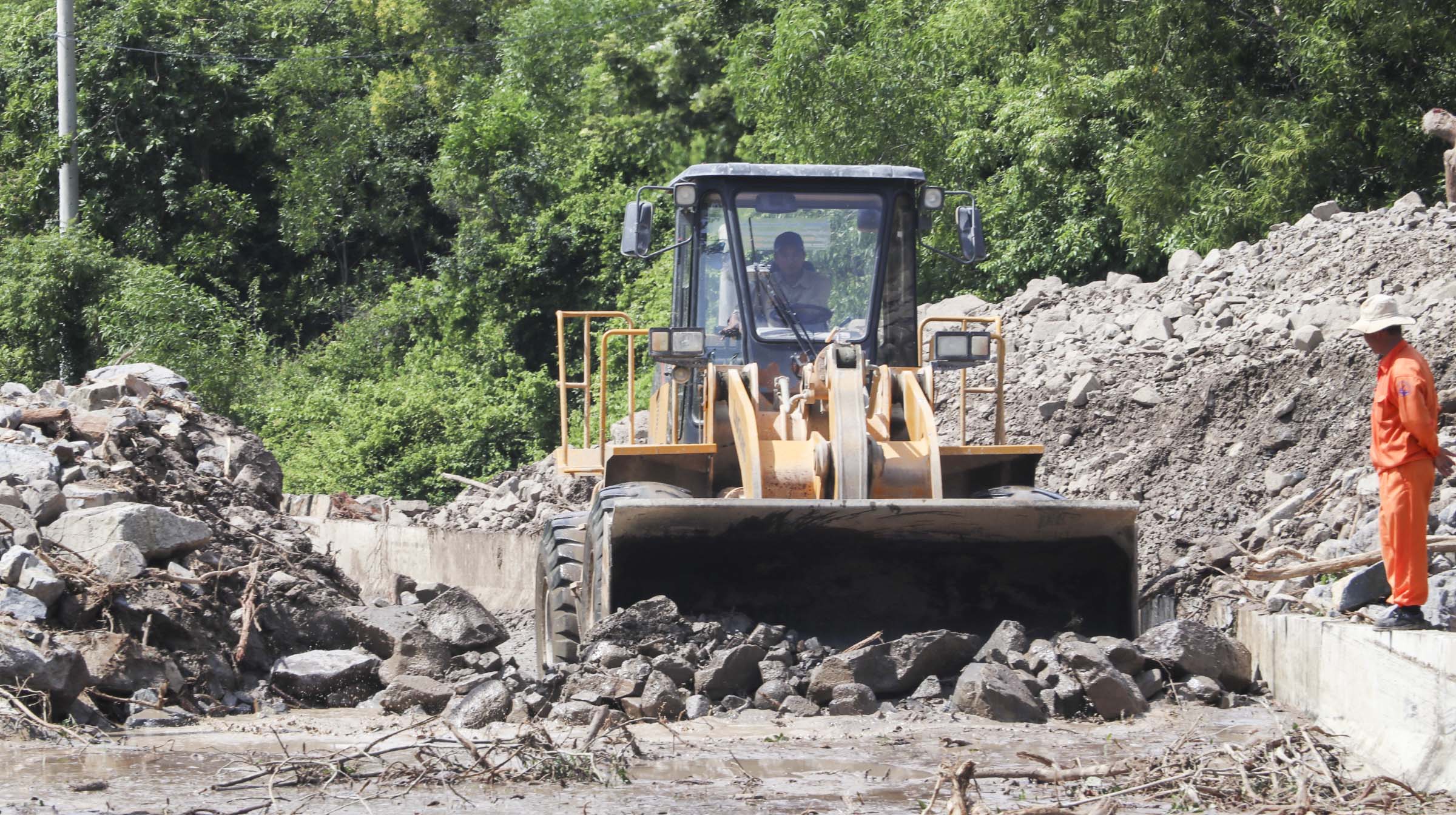 Nỗ lực &quot;giải cứu&quot; đường Nha Trang đi sân bay Cam Ranh