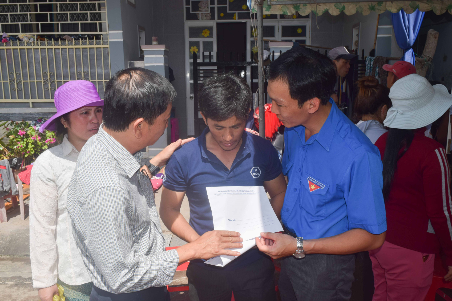 Đoàn thăm, hỗ trợ động viên gia đình nạn nhân tại phường Vĩnh Trường