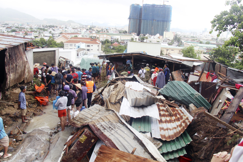 Sạt lở đất tàn phá ở Vĩnh Trường.