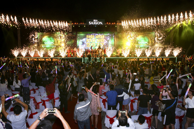 Lễ chào đón năm mới ở Nha Trang luôn thu hút rất đông người dân và du khách tham gia
