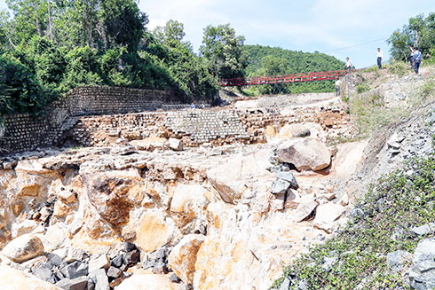 Nỗi lo từ hồ Đồng Bò