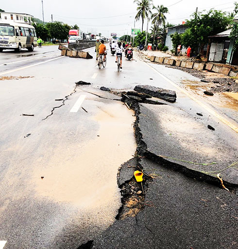 Quốc lộ 1: Mưa lũ làm hư hỏng 32 vị trí