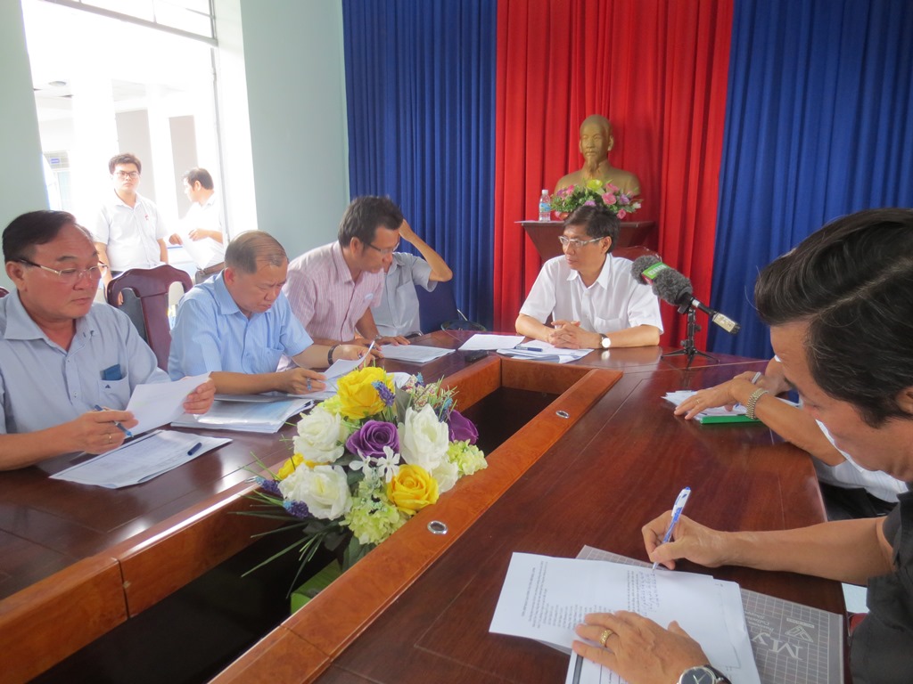 Đồng chí Lê Đức Vinh làm việc với phường Vĩnh Trường về công tác phòng chống bão số 9