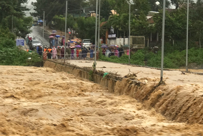 Ngập cầu tràn ở Khánh Sơn