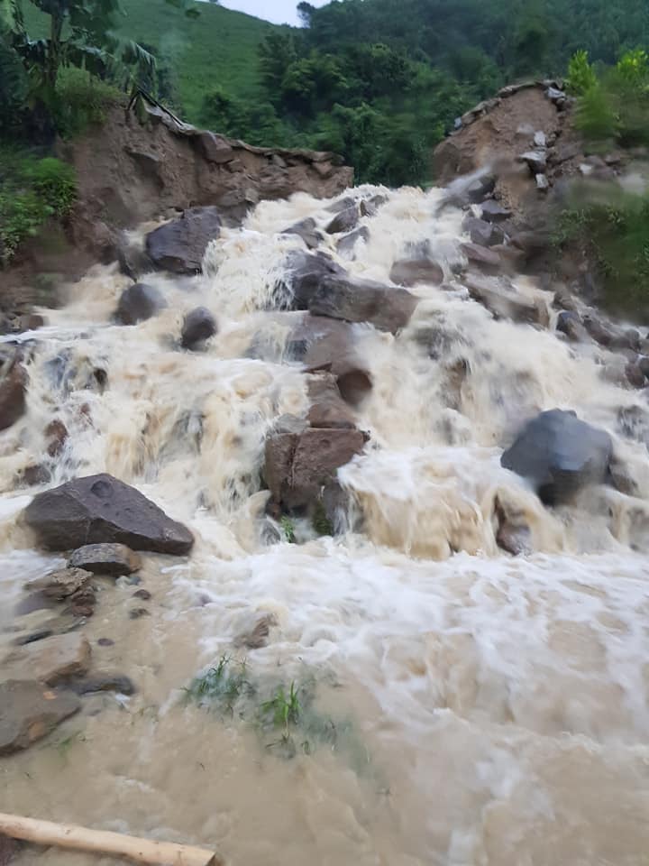 Tỉnh lộ 9 bị chia cắt hoàn toàn