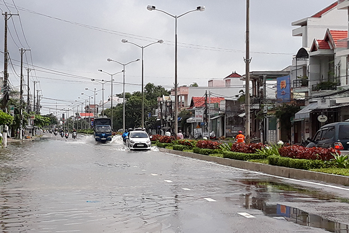 Đường 23-10 xe cộ vẫn lưu thông bình thường