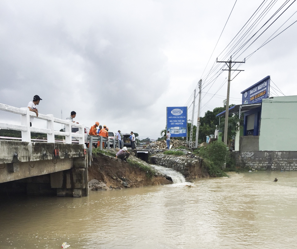Cầu Bãi Giếng trên tuyến ̣Quốc lộ 1 có nguy cơ bị sập