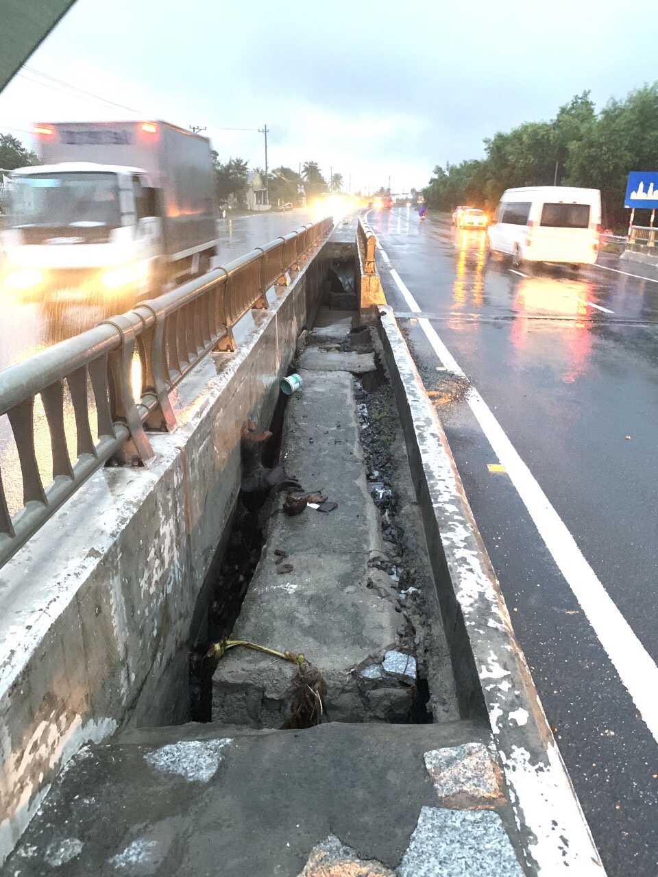 Cầu Suối Đá bị hư hỏng. Ảnh: Xuân Hiếu