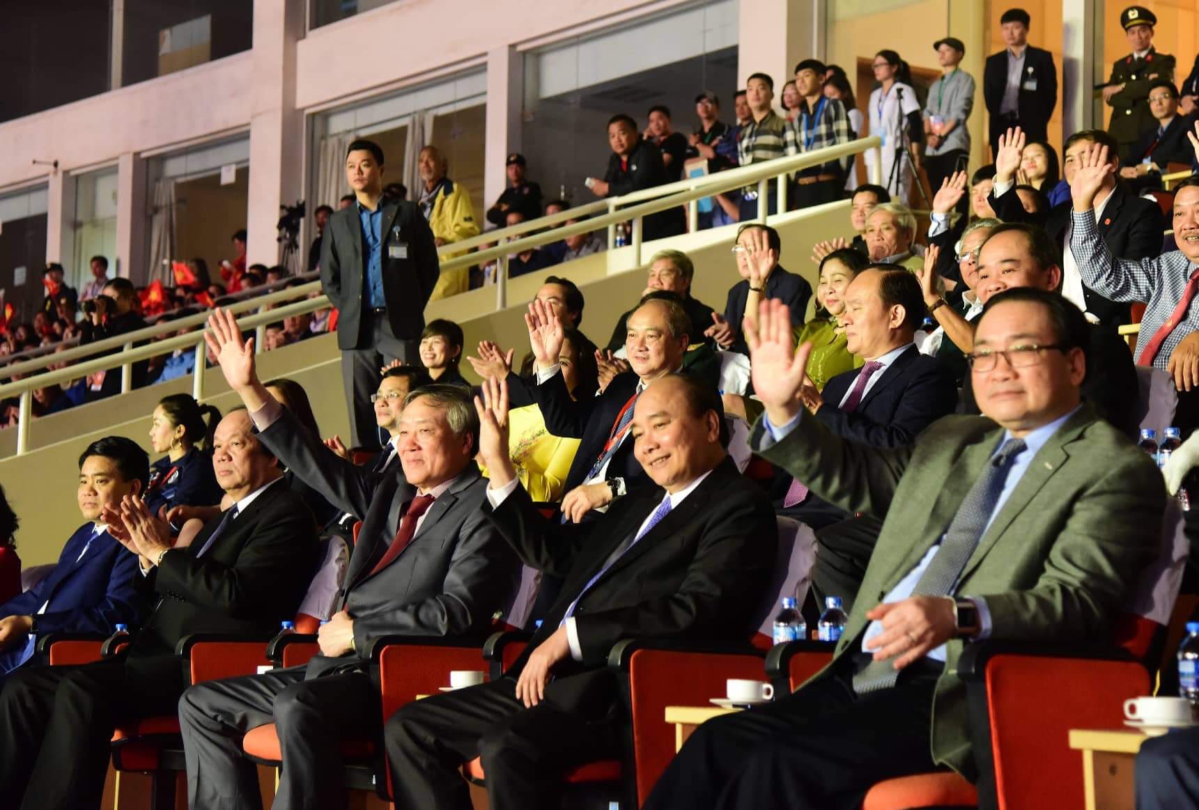 Prime Minister Nguyen Xuan Phuc (front row, second from right) and other Vietnamese Party and State leaders attending opening ceremony (Photo: VGP/Nhat Bac)