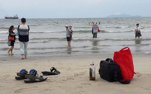 Trộm tài sản của du khách tắm biển