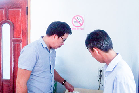 Biển cấm hút thuốc tại Văn phòng UBND TP. Cam Ranh.