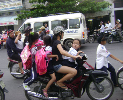 Siết chặt quy định đội mũ bảo hiểm