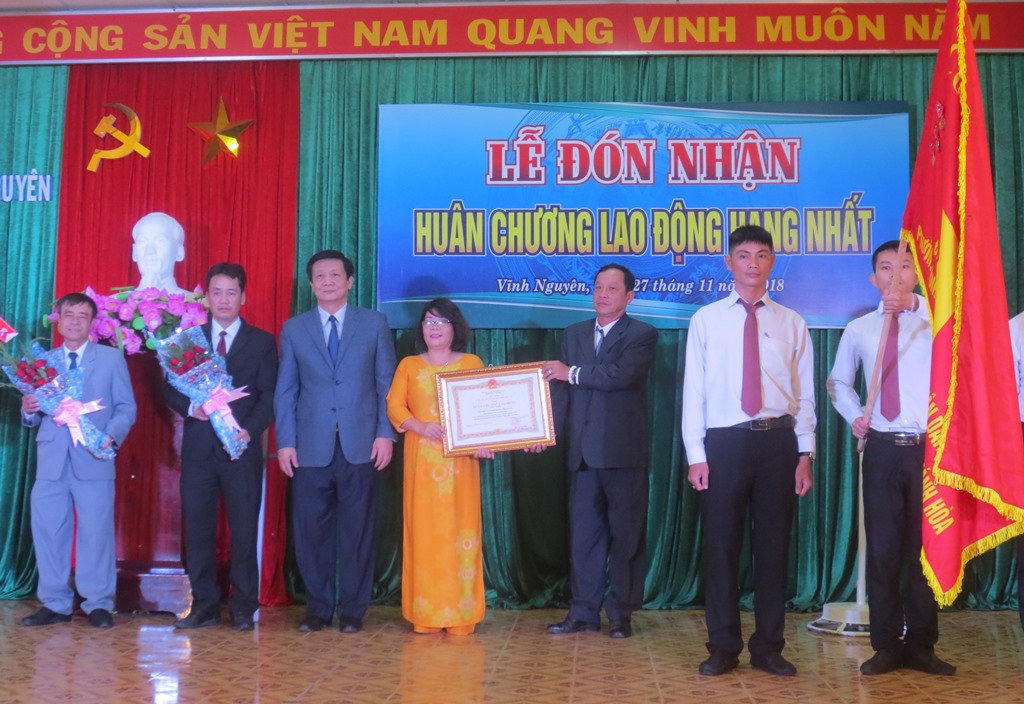 Phường Vĩnh Nguyên đón nhận Huân chương Lao động hạng Nhất