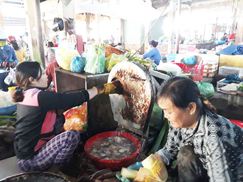Máy xắt bắp chuối của hộ bà Nguyễn Thị Thành.