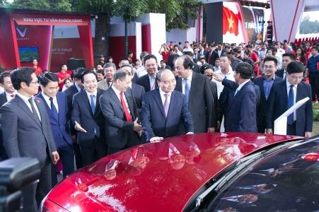 Xe VinFast tiếp tục ra mắt tại Cần Thơ, Nha Trang, Đà Nẵng và Hà Tĩnh