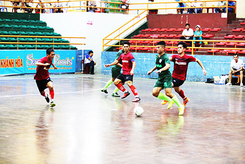 12 đội tranh tài giải bóng đá futsal tỉnh Khánh Hòa
