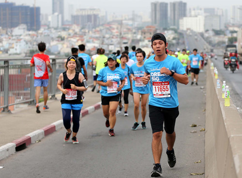 Nhiều người tham gia chạy marathon vì những lợi ích sức khỏe ẢNH: DƯ HẢI