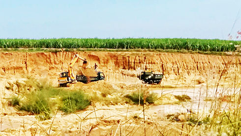 Khai thác cát trên đất rẫy