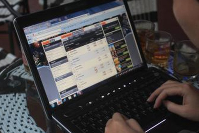 Phá 2 tụ điểm cá độ bóng đá qua mạng