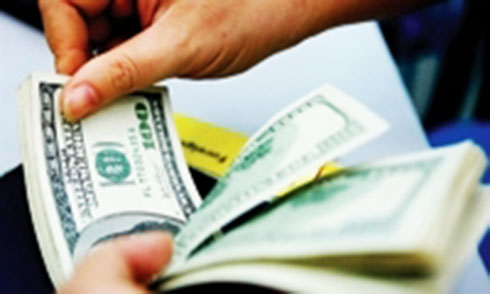 Giá USD tại nhiều ngân hàng nghịch chiều