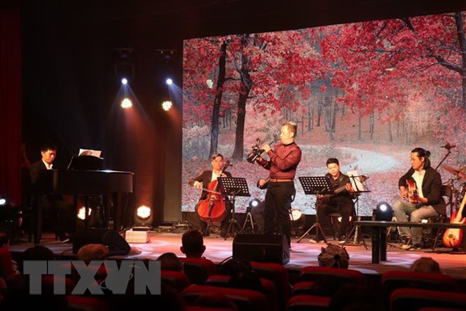 Giao lưu văn hóa nghệ thuật Việt-Pháp chủ đề "Chung một bầu trời"