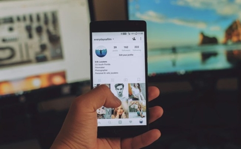 Người dân Cuba bắt đầu sử dụng Internet trên điện thoại di động