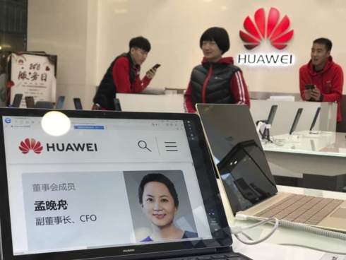 Quan hệ Mỹ - Trung Quốc lại tiếp tục chứng kiến bước thụt lùi khi Mỹ yêu cầu Canada bắt và dẫn độ Phó Chủ tịch Tập đoàn Huawei Mạnh Vãn Chu. Ảnh: AP