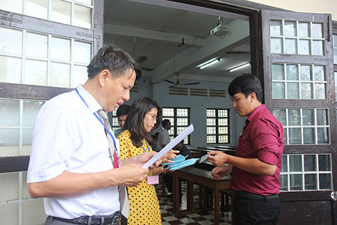 Hơn 600 người thi tuyển công chức hành chính tỉnh Khánh Hòa