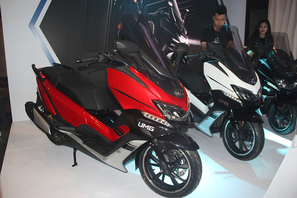 Mẫu scooter cỡ lớn RT250i giá 120 triệu đồng.