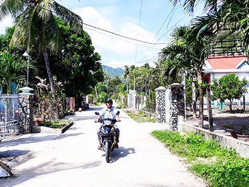 Nhiều tuyến đường tại Cam Ranh vẫn chưa có điện chiếu sáng. 