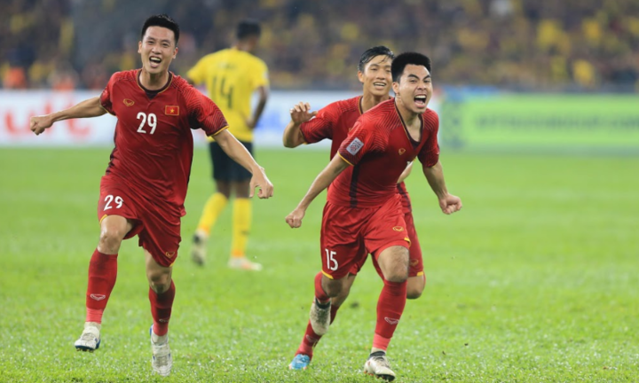 Huy Hùng (số 29) và Đức Huy (số 15) là hai cầu thủ gần nhất ghi tên lên bảng điểm cho Việt Nam. Ảnh: Đức Đồng.