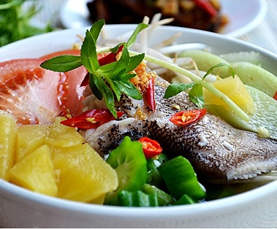 Canh chua cá mú kiện tỳ hóa thấp, tiêu phù, rất tốt cho người bí tiểu, phù thũng.