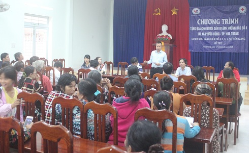 Trao 71 suất hỗ trợ cho người dân xã Phước Đồng