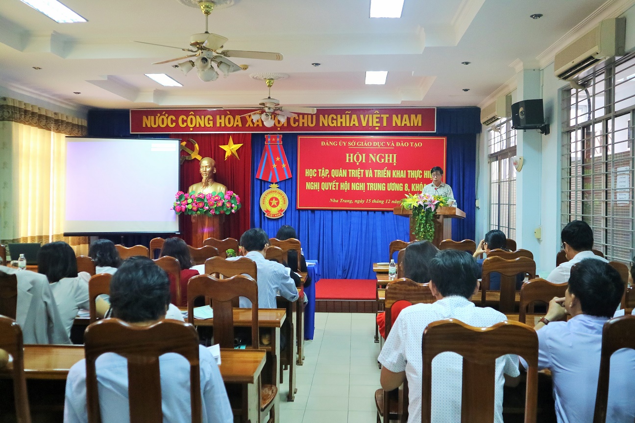 Quán triệt các văn kiện Hội nghị Trung ương 8