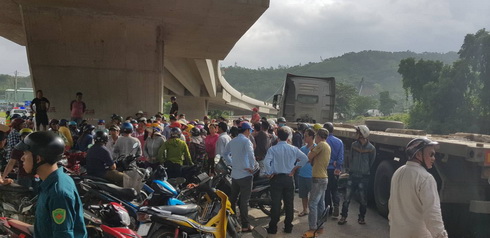 Bị xe container cán, nam học sinh lớp 10 tử vong