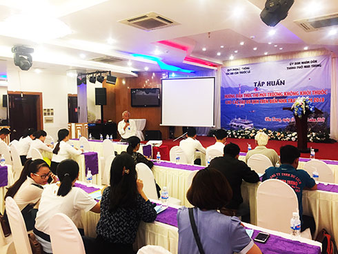 Tàu du lịch không khói thuốc