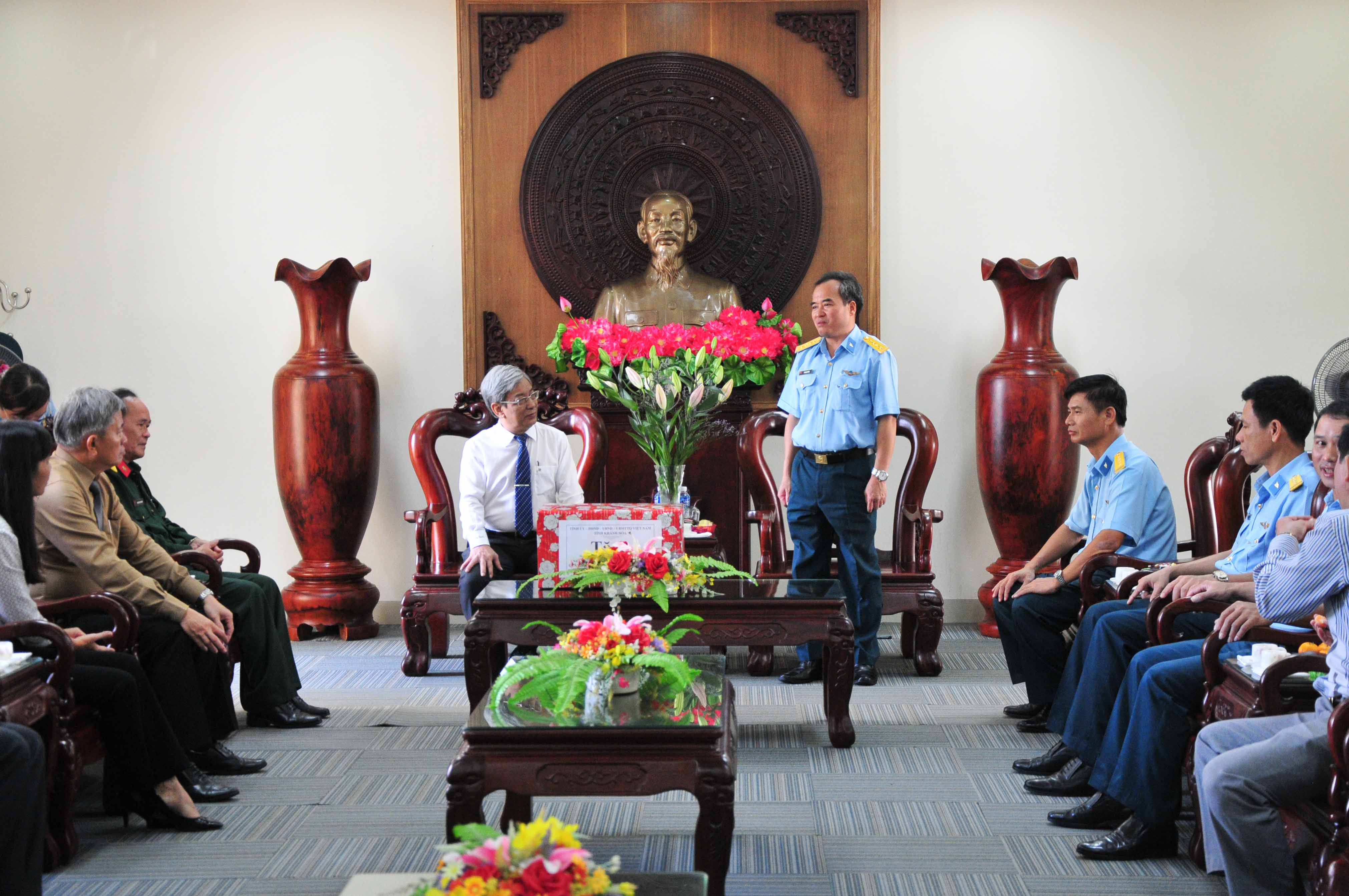 Thường trực HĐND tỉnh thăm các đơn vị quân đội