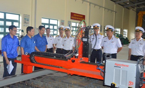 Tư lệnh Hải quân thăm và kiểm tra Học viện Hải quân