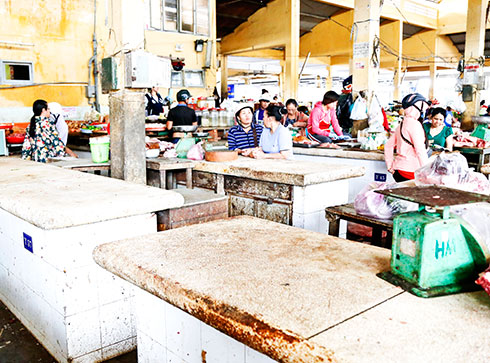 Các lò mổ ở Nha Trang ngừng hoạt động: Thịt heo khan hiếm