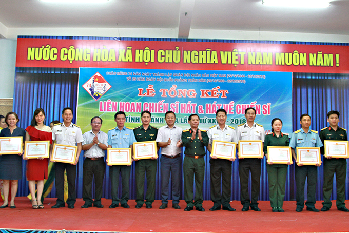 Trao giấy khen cho 20 tiết mục xuất sắc