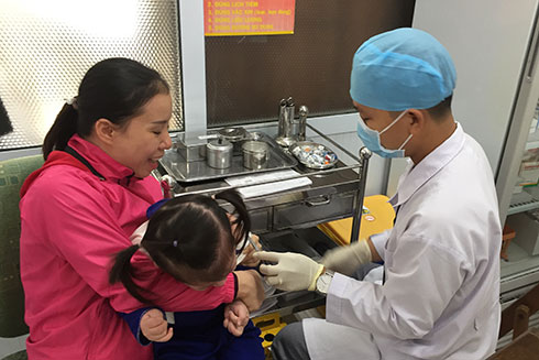 Khan hiếm vắc xin: Do cầu vượt cung