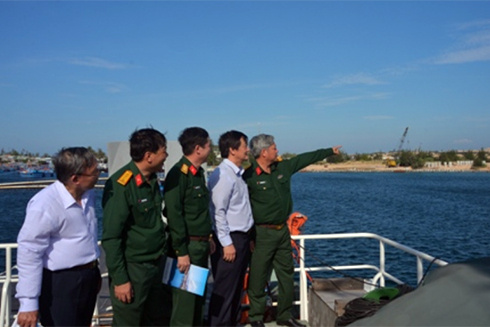 Khảo sát tình hình nhiệm vụ quân sự, quốc phòng tại Khu kinh tế Vân Phong