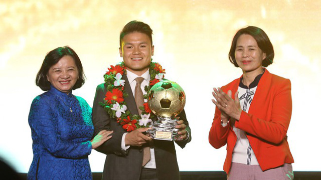 Quang Hải đoạt danh hiệu Quả bóng vàng Việt Nam 2018.