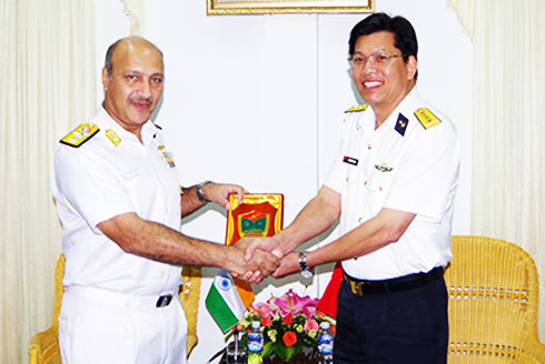 Làm việc với Học viện Hải quân