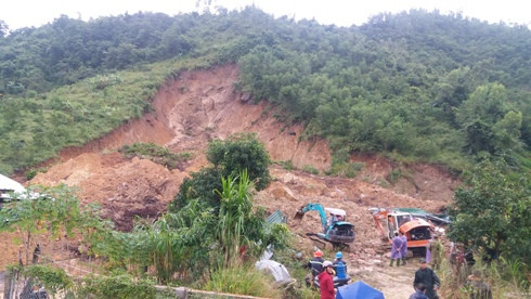 Toàn cảnh khu vực sạt lở.