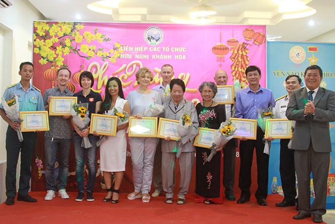 Gặp mặt 120 người nước ngoài nhân dịp năm mới