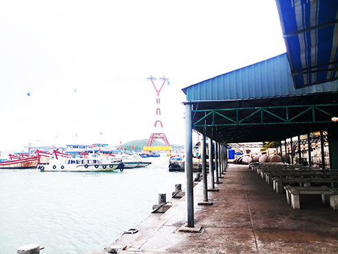 Hủy các tour tham quan vịnh Nha Trang vì thời tiết