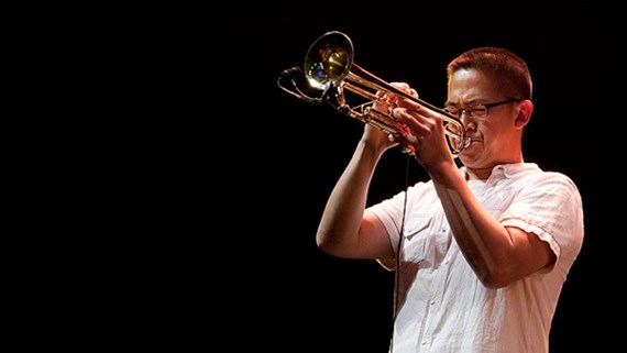 Nghệ sĩ trumpet Cường Vũ, từng 2 lần đoạt giải thưởng âm nhạc Grammy (năm 2003, 2006)