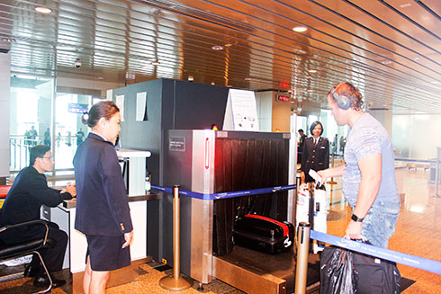 Tăng cường chống buôn lậu, hàng giả qua cảng hàng không